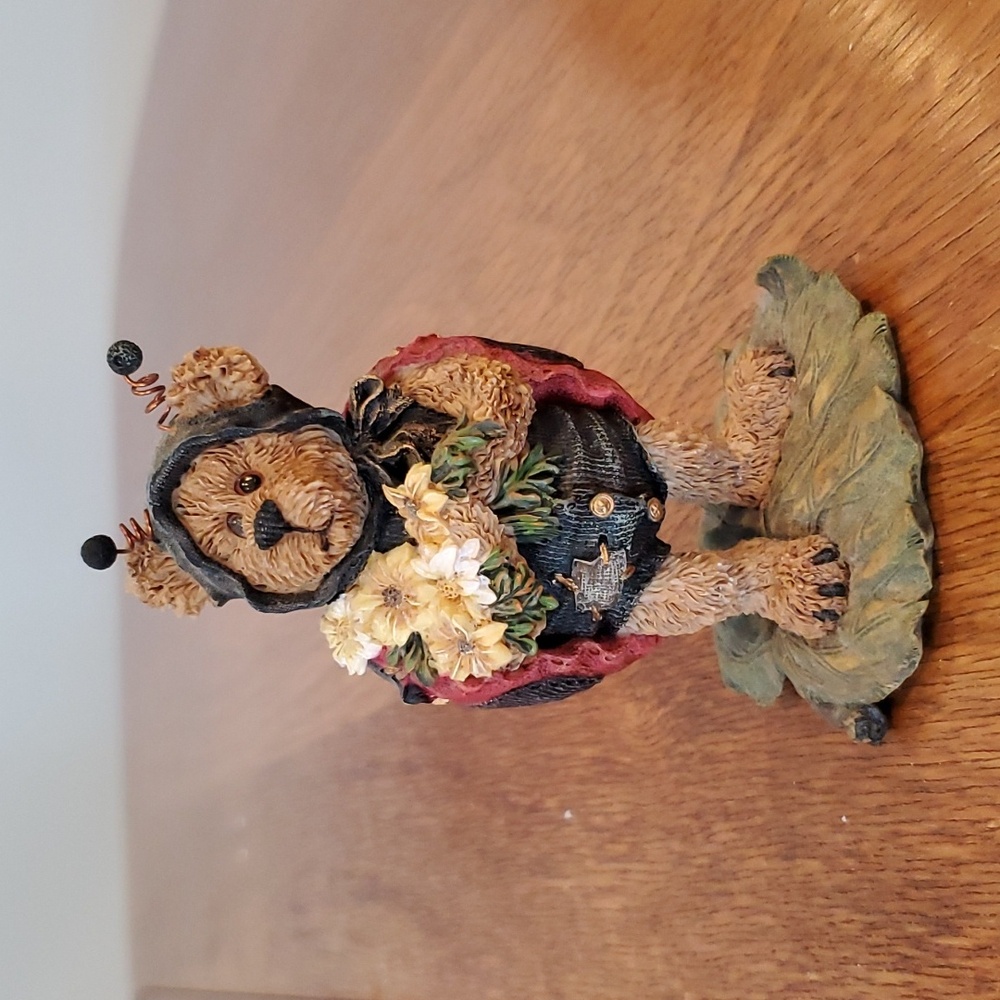 Boyds Bears Figurine: Tweedle Bedeedle...Stop & Smell the Flowers Style #227730